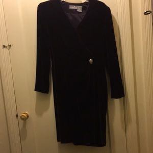 Liz Claiborne wine velvet wrap 4P with pin. Classic evening’s event.